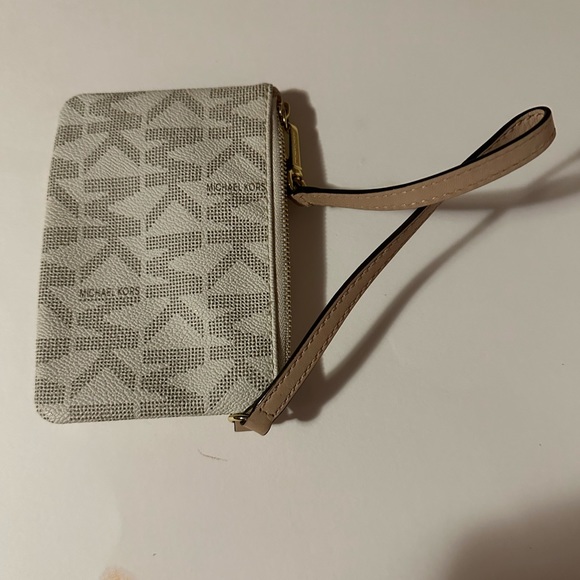 Michael Kors, leather wristlet; Brand new/no tags stylish,lightweight, durable - Picture 8 of 11